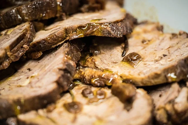 Wędzony schab wielkanocny – technika, temperatura i czas wędzenia krok po kroku